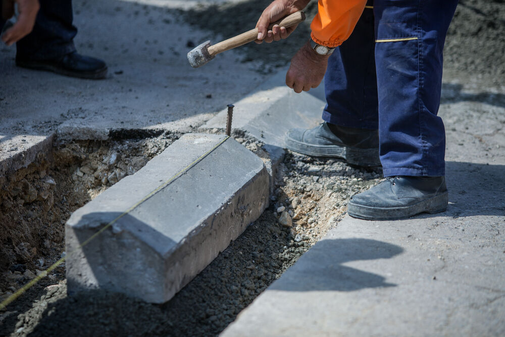 importance-of-maintaining-sidewalk-curbs-near-your-land